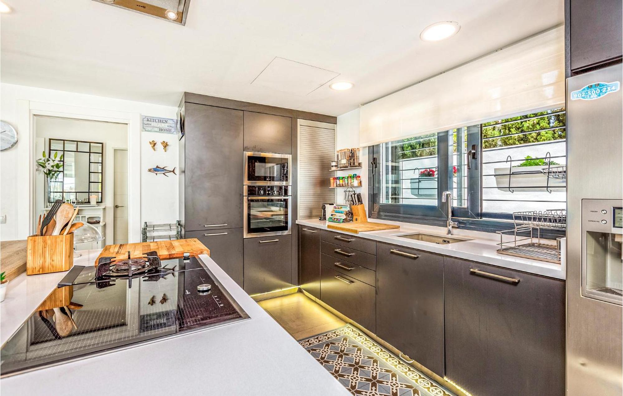Awesome Home In Cala Del Moral With Kitchen La Cala Del Moral Экстерьер фото